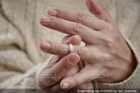 結婚 指輪 外す 心理 女性|結婚指輪を外したくなる心理って？男女別の事情 .